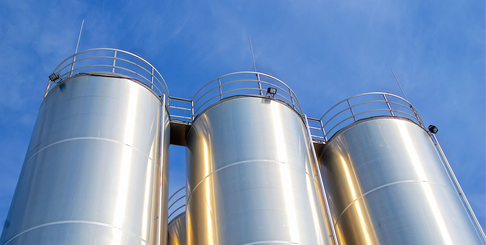 Aluminium-Doppelkammersilos für Polyethylen-Granulat